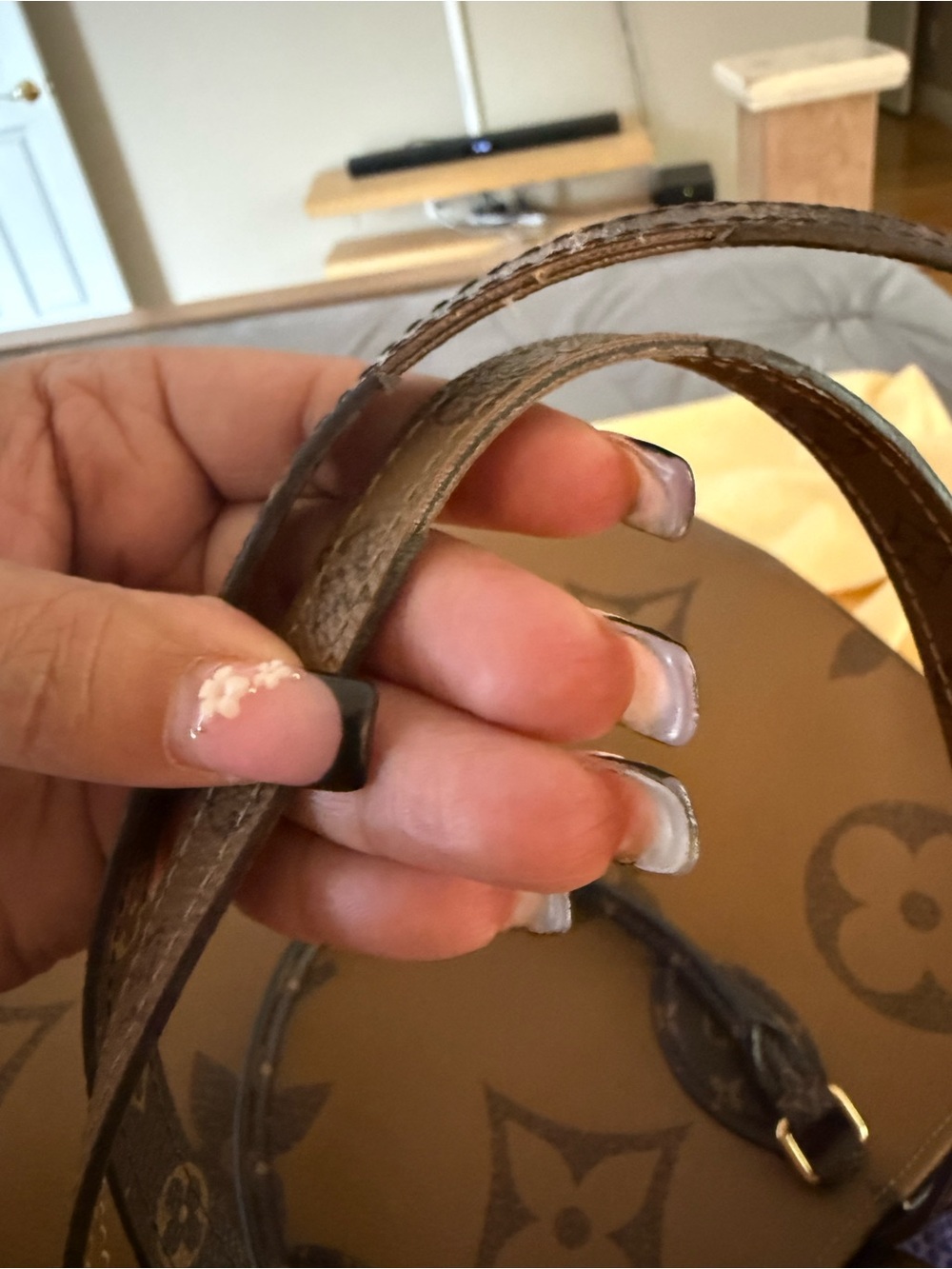Louis Vuitton Monogram GM OnTheGo Tote - Picture 8 of 16